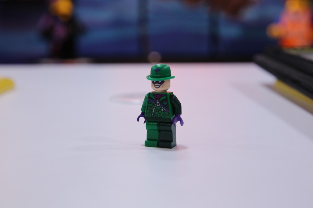 [SDCC] Pictures Of The Riddler Chase Set Featuring The Flash - FBTB