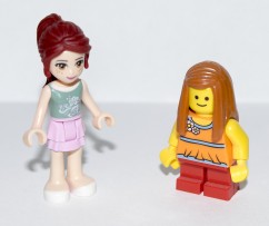 Minidoll vs minifig