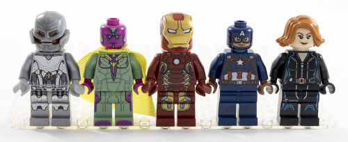 76032 Minifigs