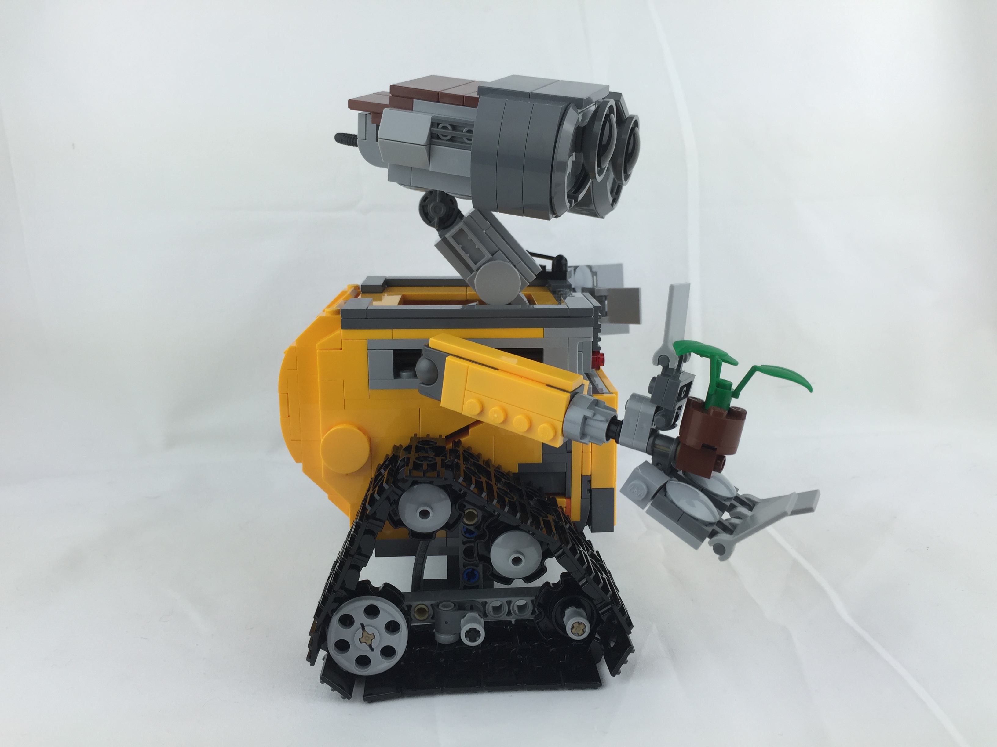 Review: 21303 WALLâ€¢E
