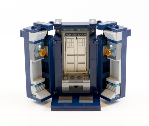 21304 TARDIS Opened