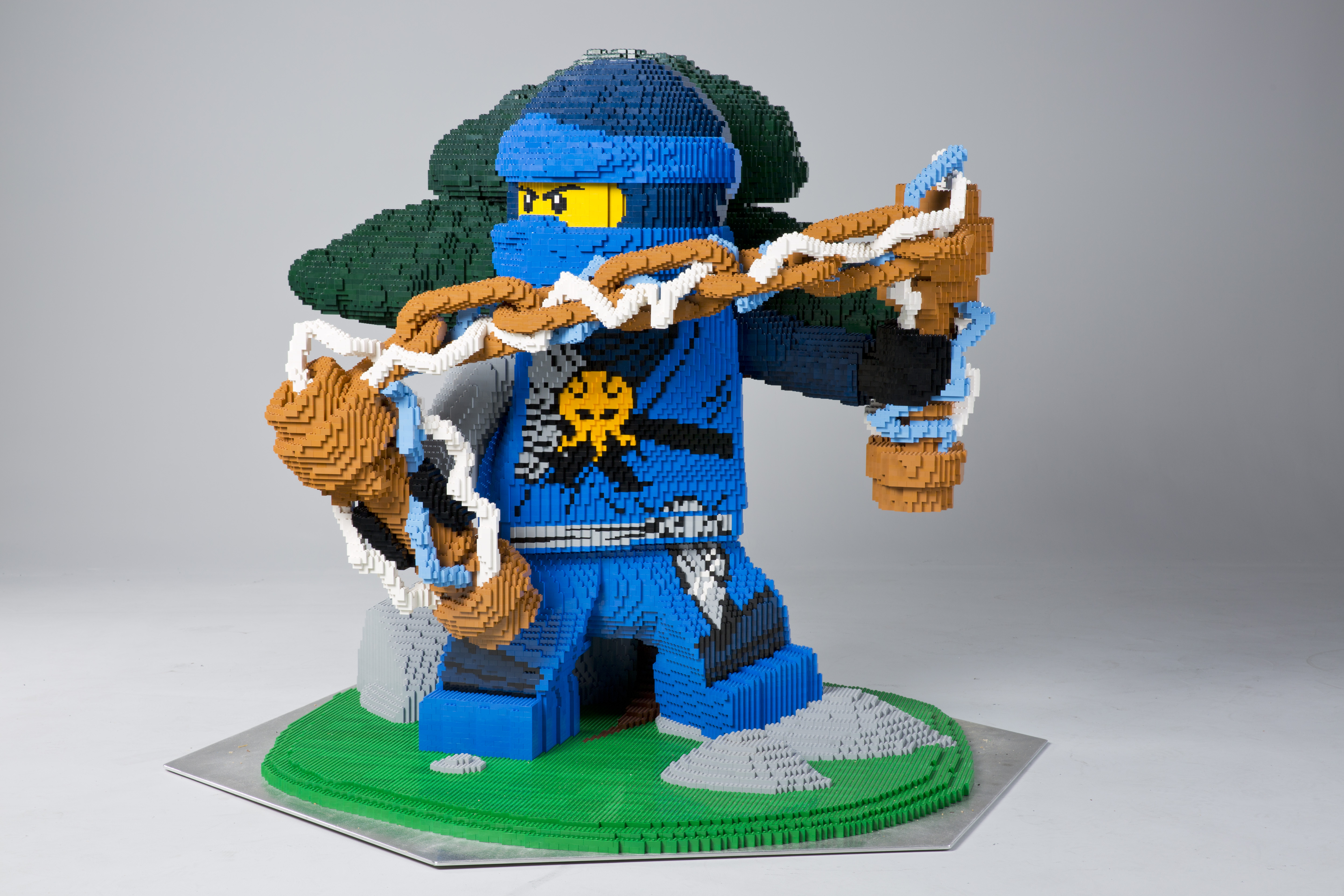[SDCC] LEGO Life-Sized Models, Minifigure Giveaway Details