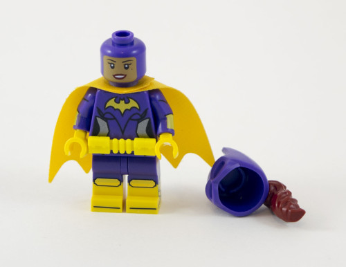70906-batgirl-cowl-off
