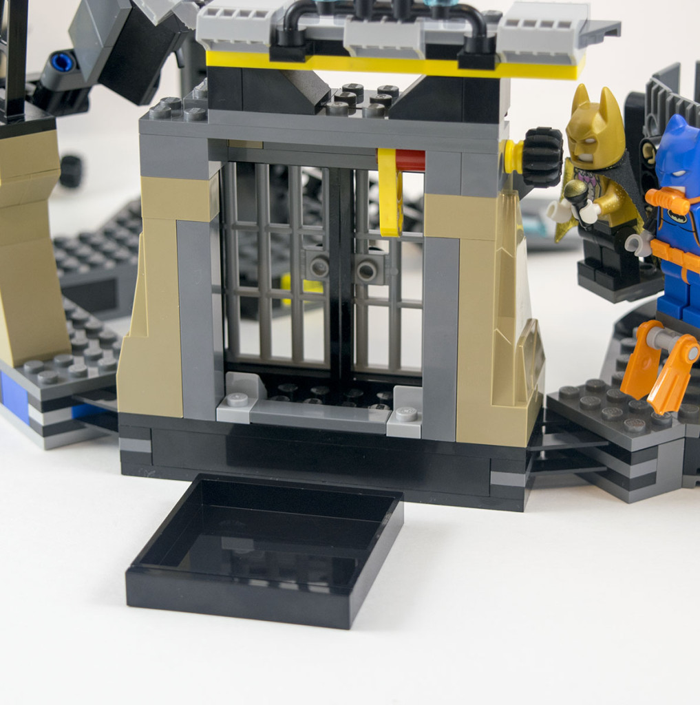 Review: 70909 Batcave Break-in - FBTB