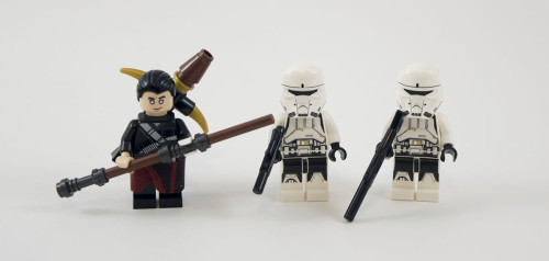 75152-imperial-assault-hovertank-minifigures