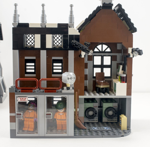 70912-arkham-asylum-left-wing