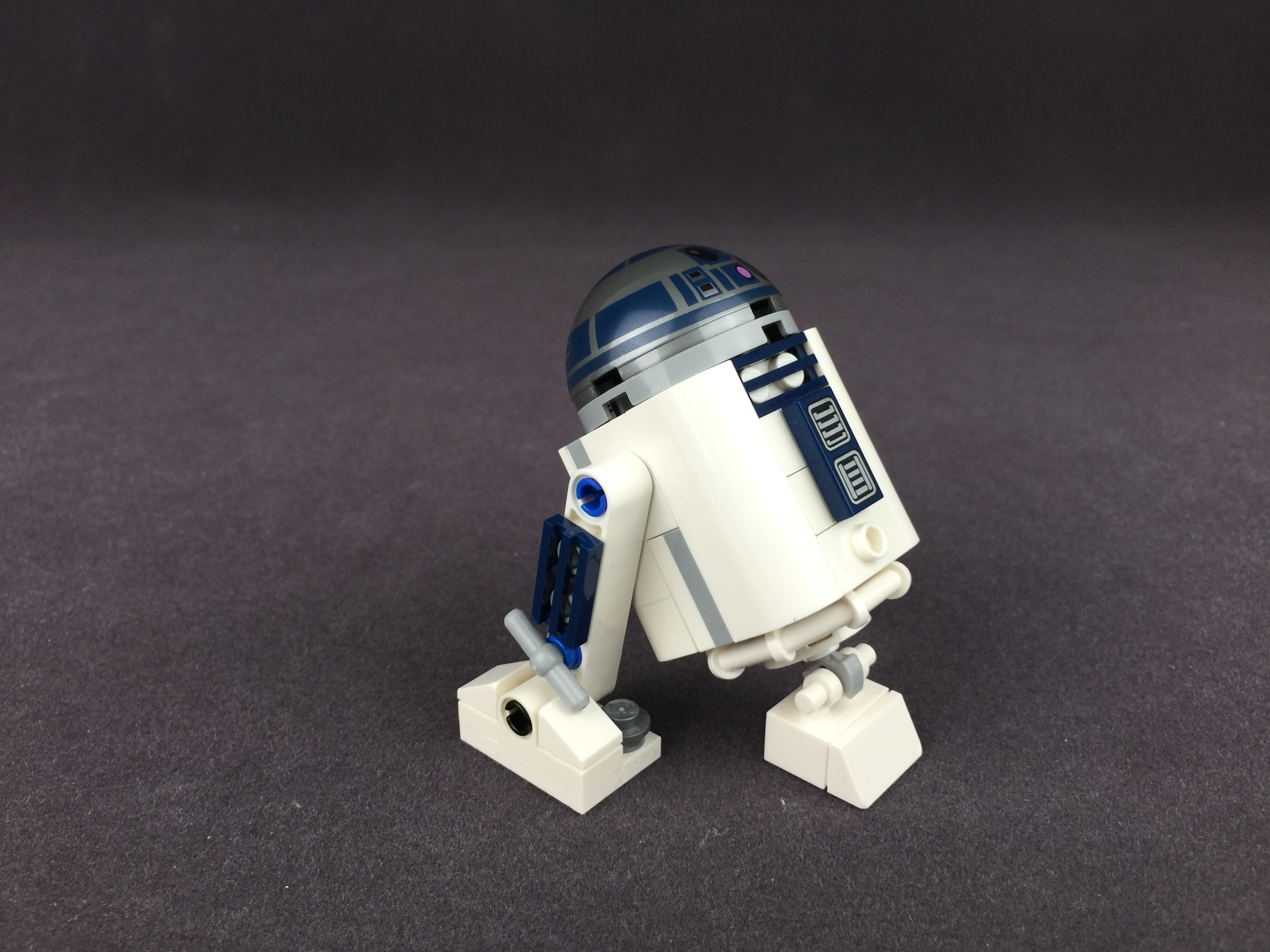 Review: 30611 R2-D2